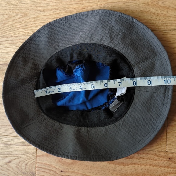 Columbia. Youth Sized Adjustable / Stretch Bucket Hat. - Picture 7 of 8